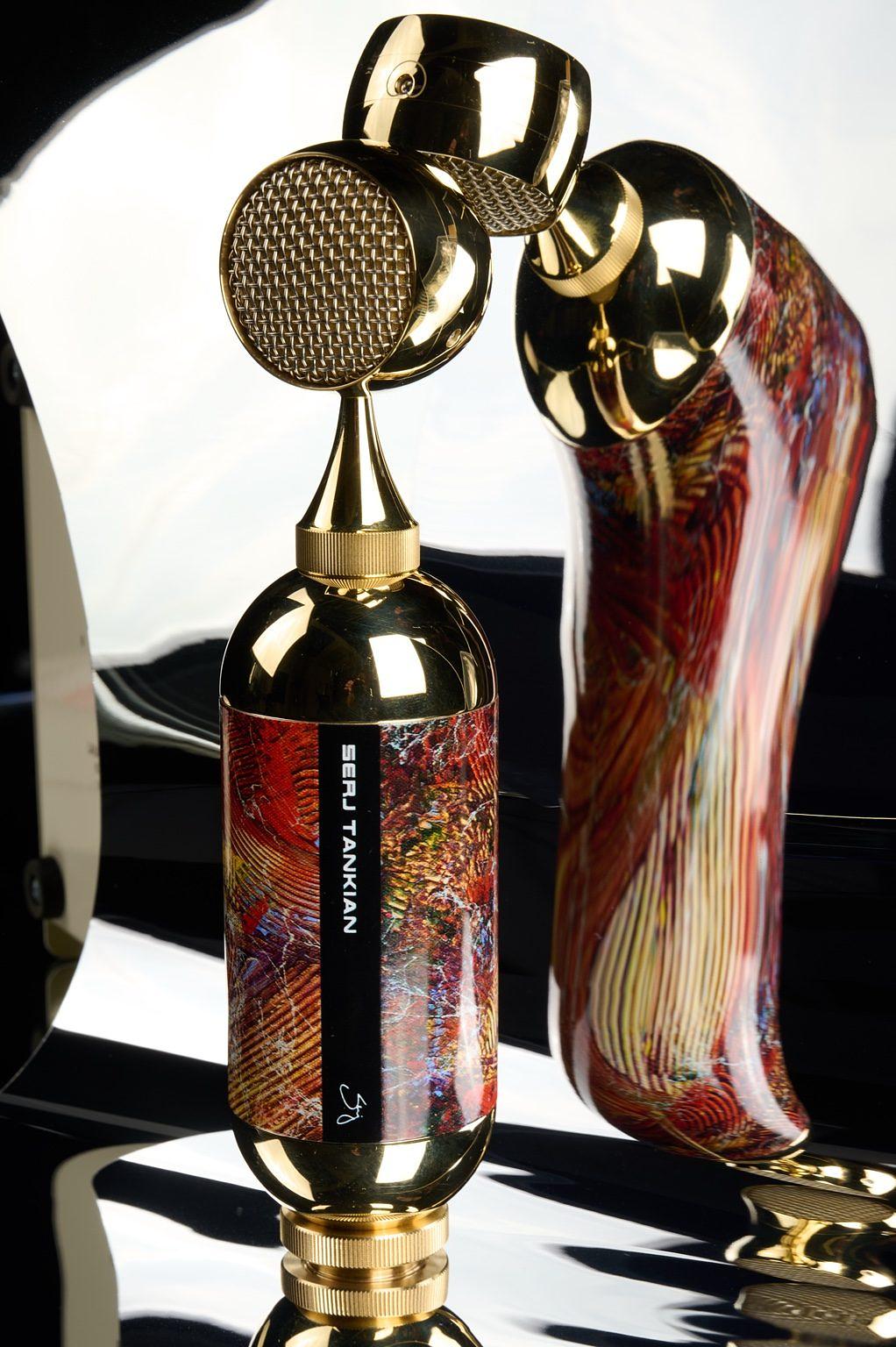 A close view of the Wax Brass Bomblet and its reflections