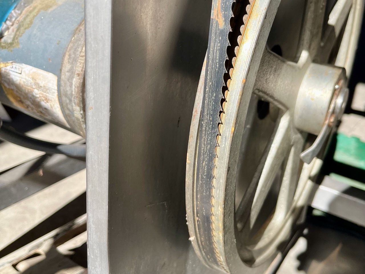 The band saw blade riding correctly on the bottom pulley